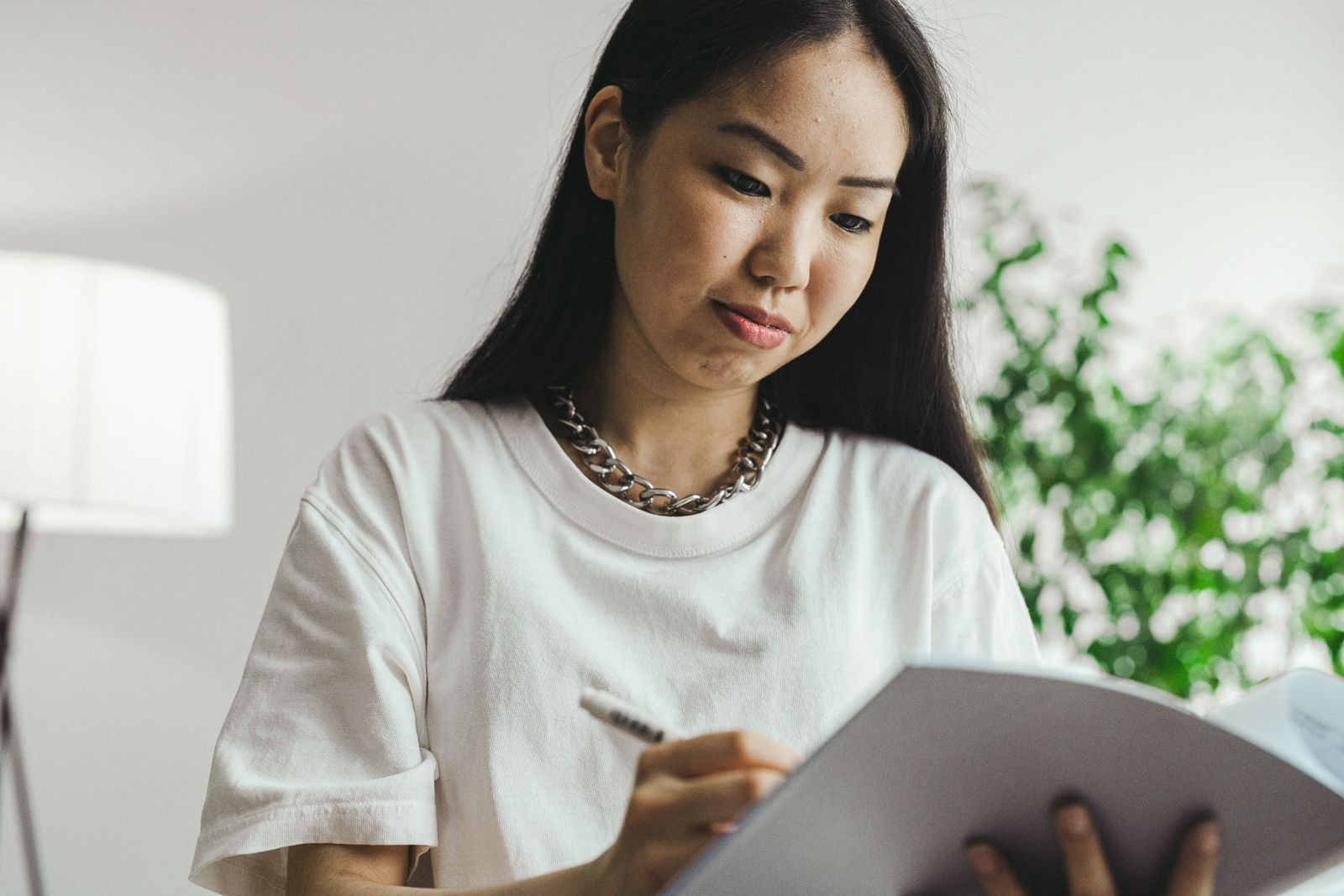 ENFJ dành thời gian viết ghi chép để hiểu chính mình